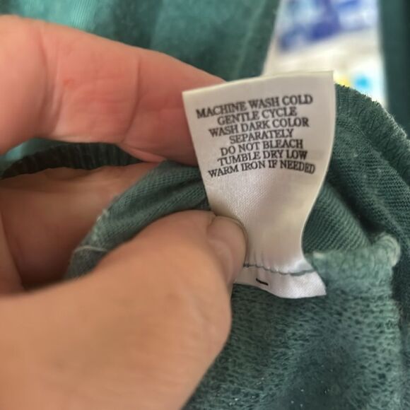 Others Follow long sleeve hooded thin sweater type high low bottom. Large. - Picture 11 of 11